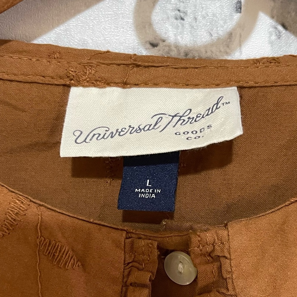 Women’s Universal Thread camel colored embroidered floral blouse Large - Picture 4 of 5